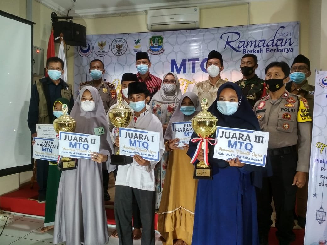 Foto Bersama Peserta MTQ Dengan Wakil Walikota Bekasi dan  pengurus Pabu Indonesia.
